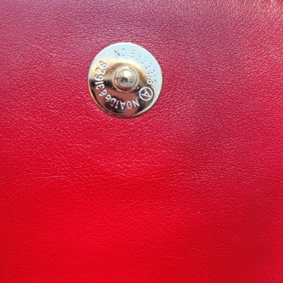 Tosca Blu Cross Body Leather Purse with  Chain Strap - Picture 5 of 9